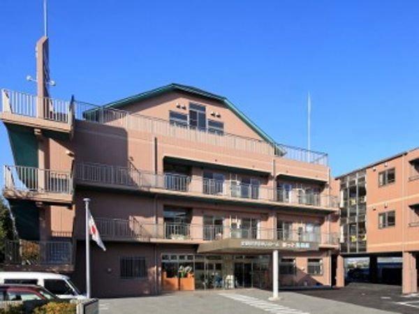 ピンク色の建物の外観