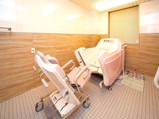 機能的な介護用浴室
