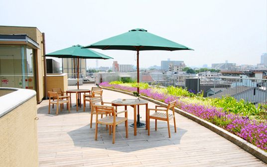 屋外のテラス