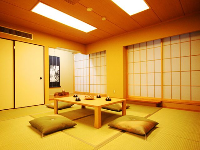暖かみのある和室 和室 自然光が優しく差し込む広々とした和室です。畳の香りが心を落ち着かせます。