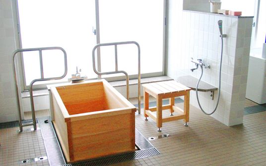 広々とした浴室