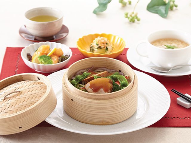 栄養豊富な料理 料理 四季折々の食材を使った美味しい食事が楽しめます。栄養バランスに配慮したメニューです。