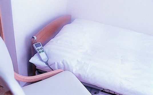 シンプルな寝室