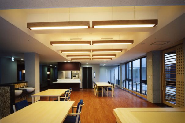 自然光が入る広々とした空間