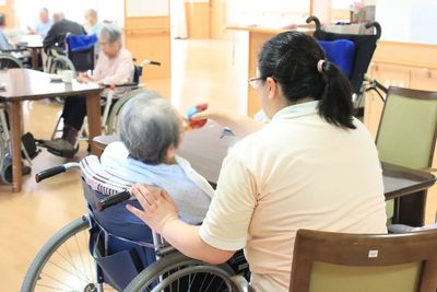 温かい介助の様子