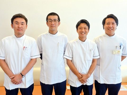 スタッフ4人の集合  