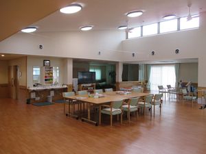 自然光が入る共用スペース