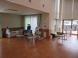 日差しが入る部屋内観