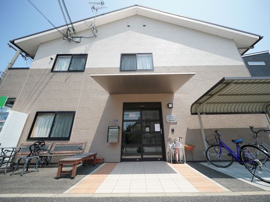 清潔な建物のエントランス