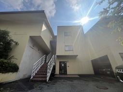 日光が差し込む建物
