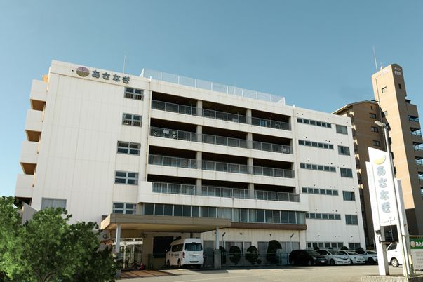 白い建物の外観