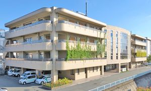 大きな建物の外観