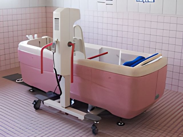 機能的なバリアフリー浴室 浴室 快適な入浴を支える設備が整った浴室です。安全に配慮されたつくりで、ゆったりとお過ごしいただけます。