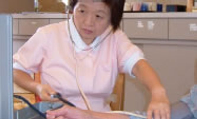 看護スタッフと利用者