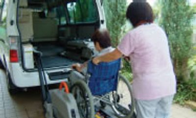 車椅子利用者の乗車場面