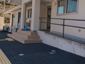 建物の玄関外観  