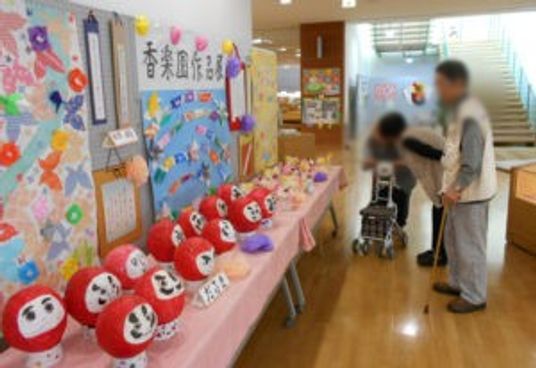 手作り飾りの展示廊下