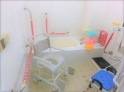 手すり付き浴室設備