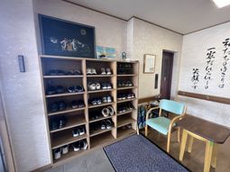 落ち着いた雰囲気のエントランス