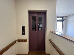 エレベーターの扉
