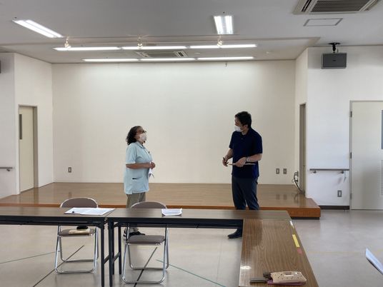 会議中の多目的室  