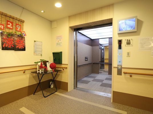 エレベーター前廊下