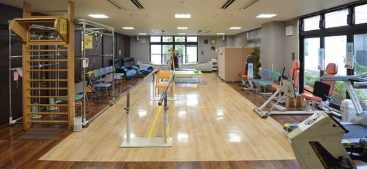光が差し込む機能訓練室