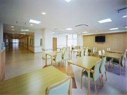 明るい食堂スペース