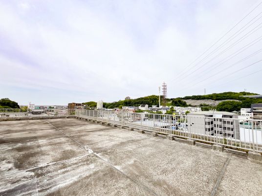 都市の中庭