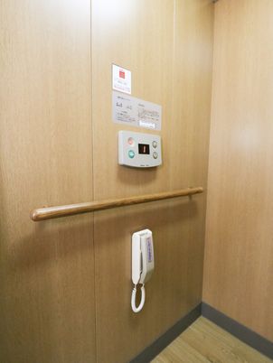 エレベーター内の安全装置