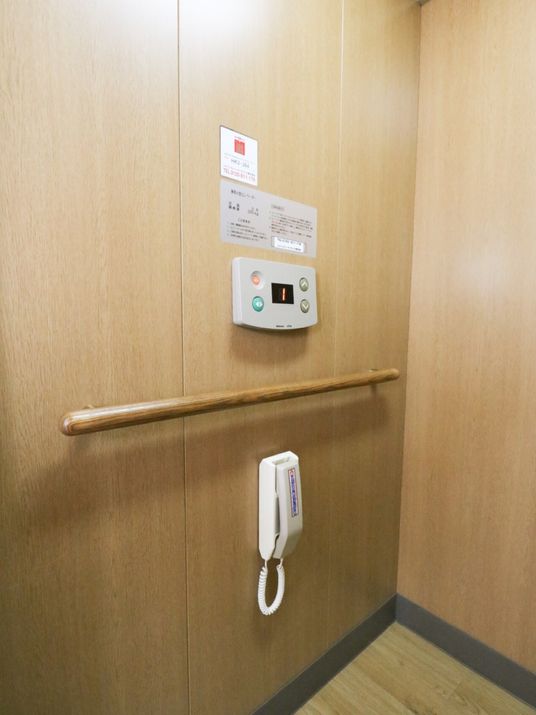 エレベーター内の安全装置