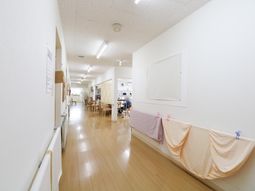 明るく清潔な廊下