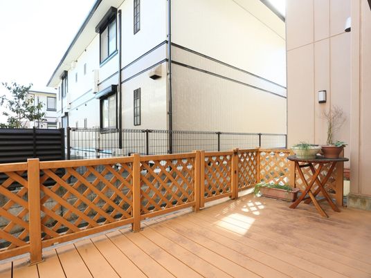 暖かい日差しのテラス