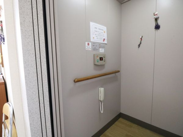 安全ハンドレール付き廊下