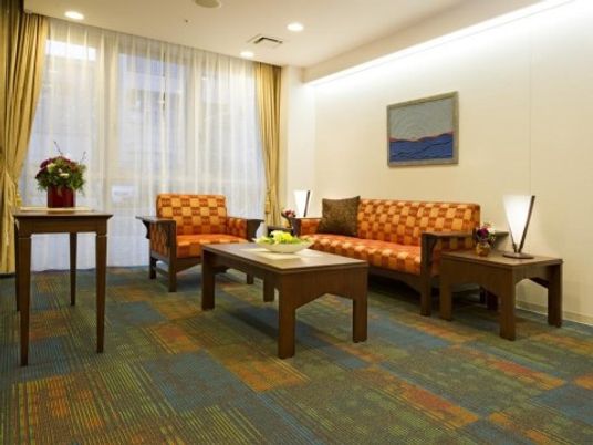 快適な施設のラウンジ