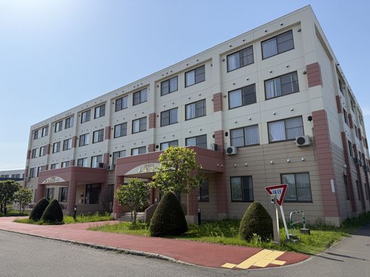 四階建ての建物外観