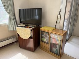 テレビと収納棚