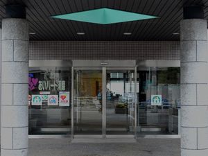 施設の正面玄関  