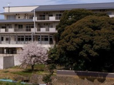 桜咲く施設外観