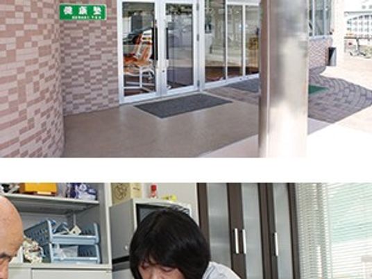 施設の正面入口  