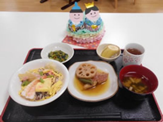 豪華な料理の食卓