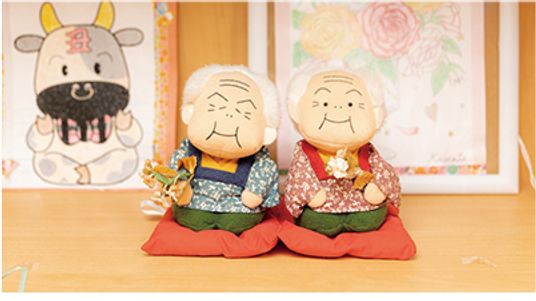 かわいい人形の棚