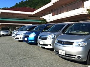 建物前の駐車場  