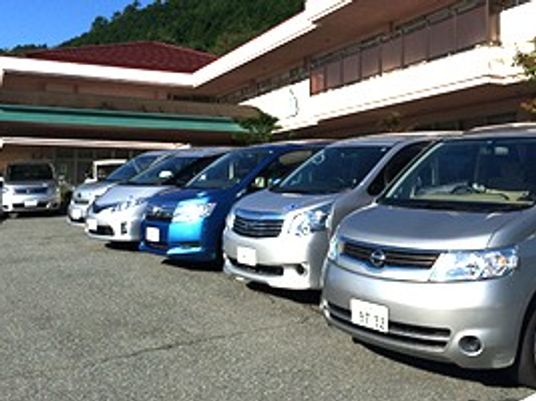 建物前の駐車場  