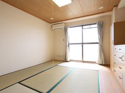 明るい和室の居室