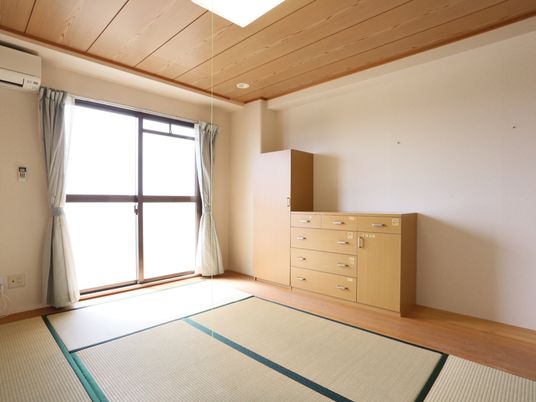 和室の居室内観