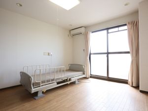 明るい個室の居室