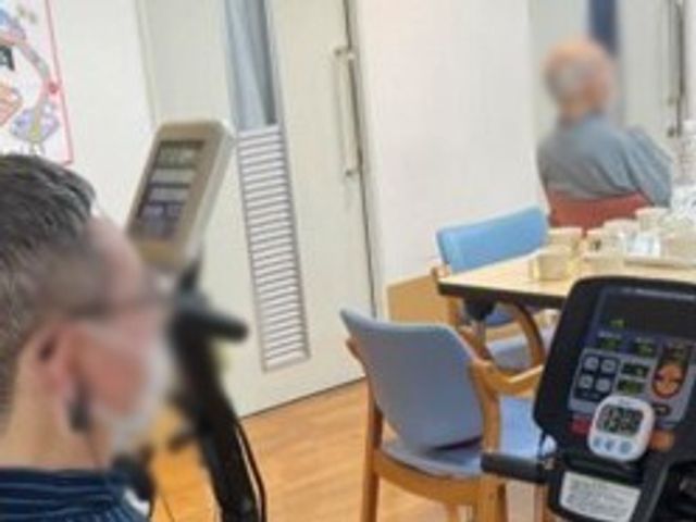 機能訓練室 機能訓練室 広々とした空間で、利用者の方が心地よく運動に取り組めます。自然な光が差し込む明るさが魅力です。
