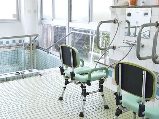浴室の椅子  