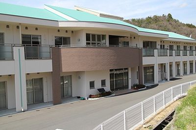 モダンな外観の建物